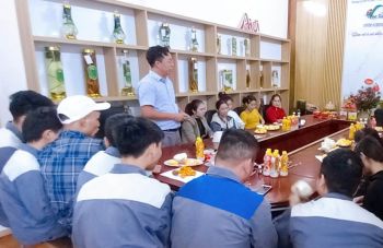 banh-lanh-dao-pvn-group-chuc-mung-ngay-20-10-tai-nha-may-san-xuat-so-3-cua-pvn-group